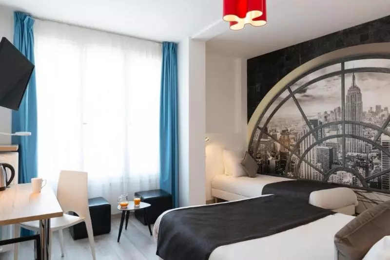اتاق استاندارد سه نفره, The Originals City, Hôtel Notre Dame, Rouen