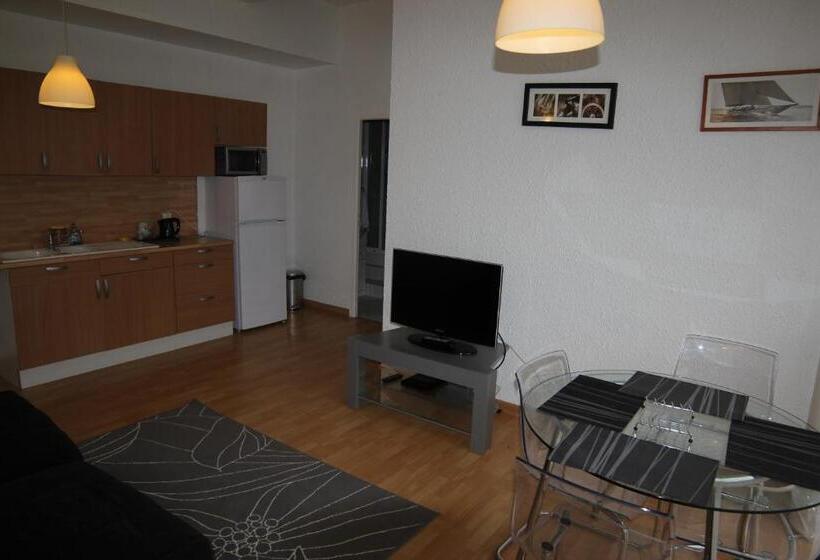 Четырехместный Номер Стандарт, The Originals City, Hôtel Villancourt, Grenoble Sud