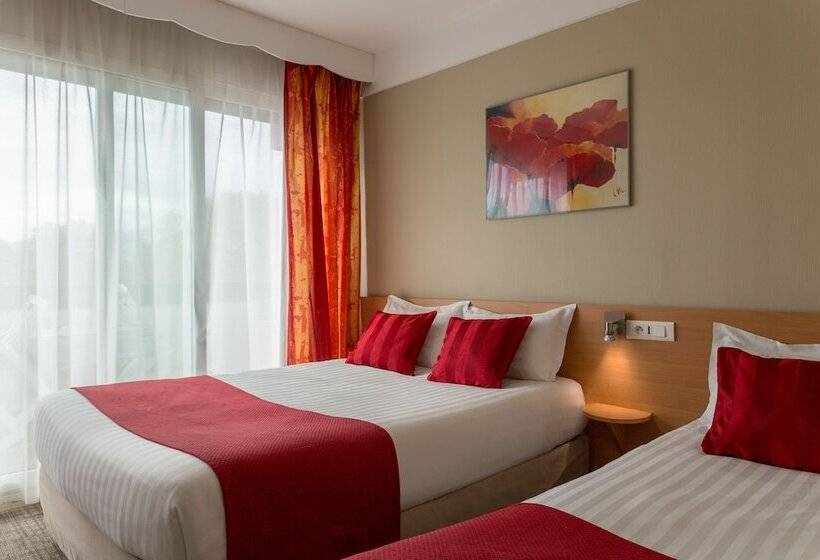 Номер Стандарт Трехместный, The Originals City, Hôtel Villancourt, Grenoble Sud