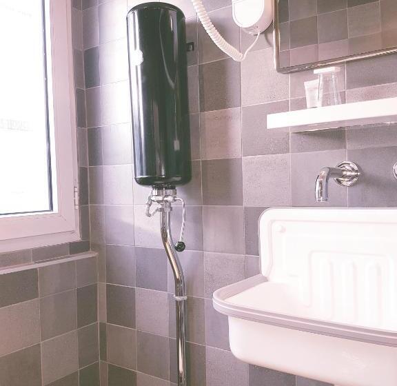 اتاق استاندارد یک نفره, Wit