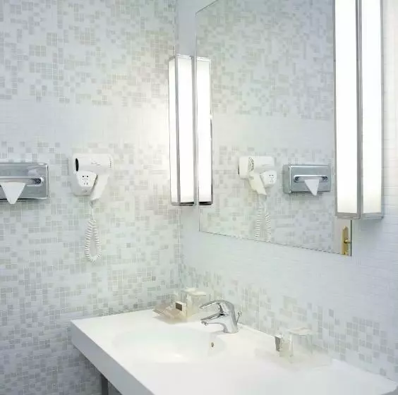 اتاق استاندارد سه نفره, Hôtel Londres Et New York   Teritoria