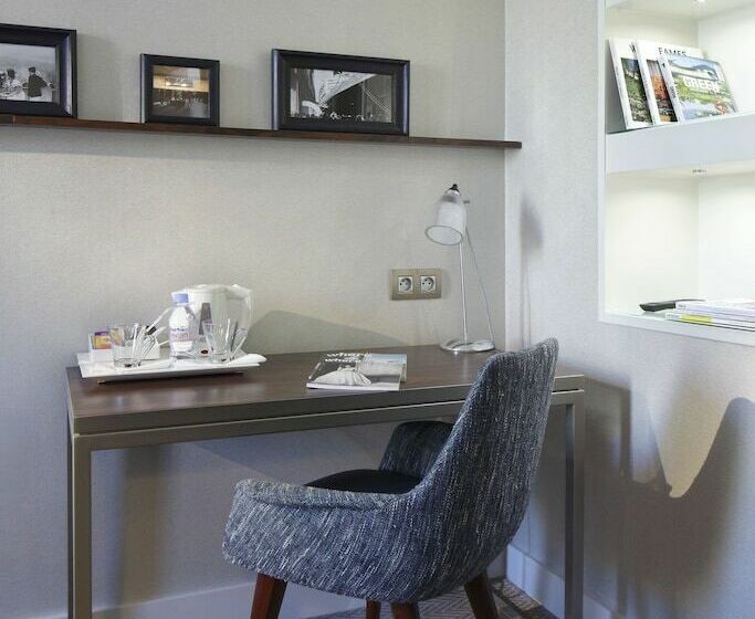 اتاق استاندارد یک نفره, Hôtel Londres Et New York Teritoria