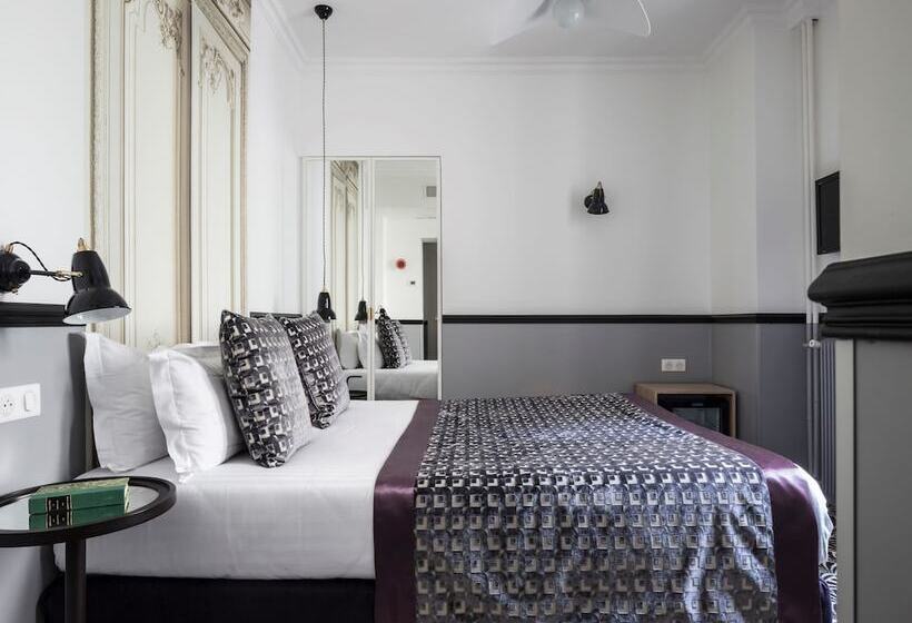 اتاق خانوادگی, Malte Astotel