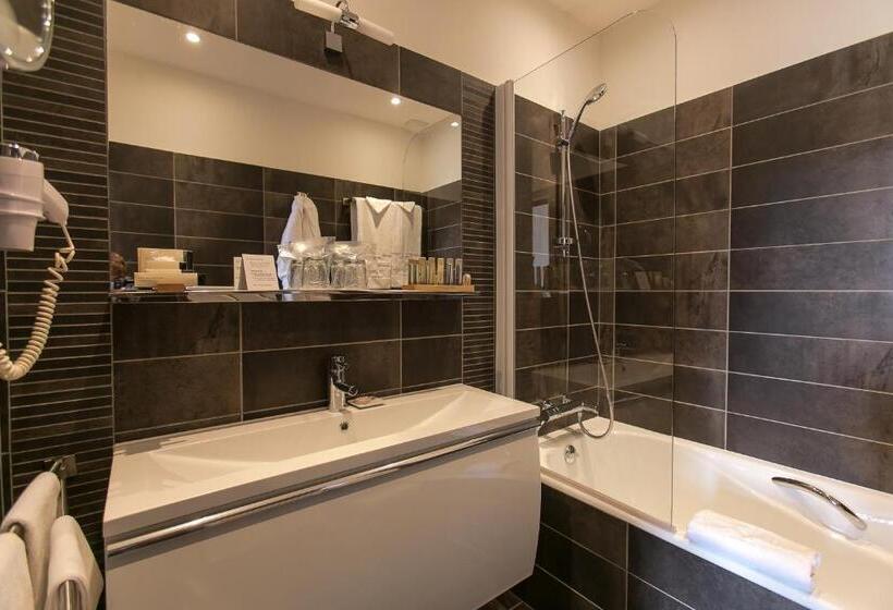 غرفة قياسية مطلّة علي الحديقة, Abbaye De Talloires