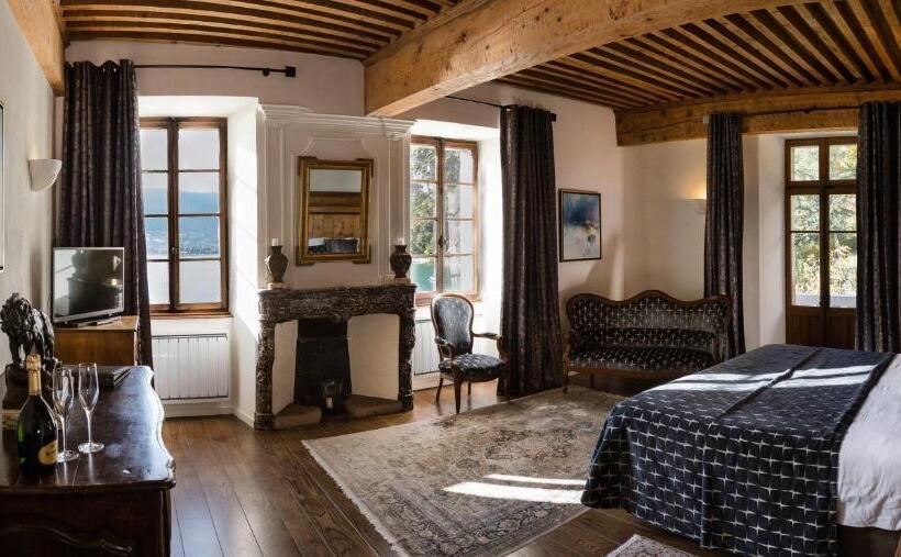 جناح مطل على البحيرة, Abbaye De Talloires