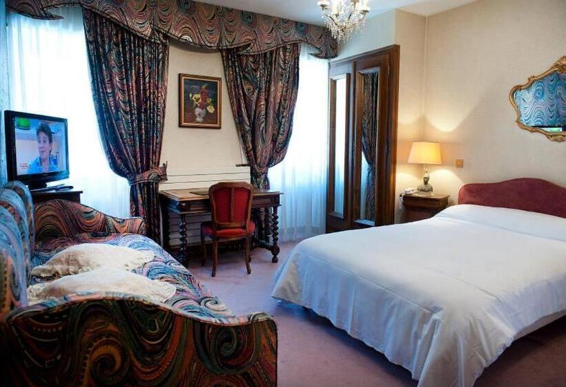 غرفة سوبيريور ثلاثية, De La Poste