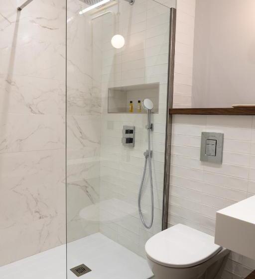 غرفة قياسية, De La Poste