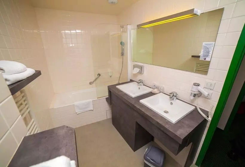 Standard Kolmen Hengen Huone, Des Princes, Chambery Centre