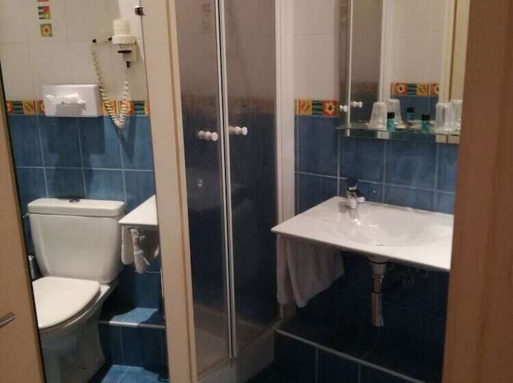 スーペリアトリプルルーム, A L Hôtel Des Roys