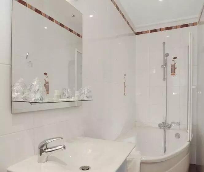 اتاق سوپریور چهار تخته, A L Hôtel Des Roys