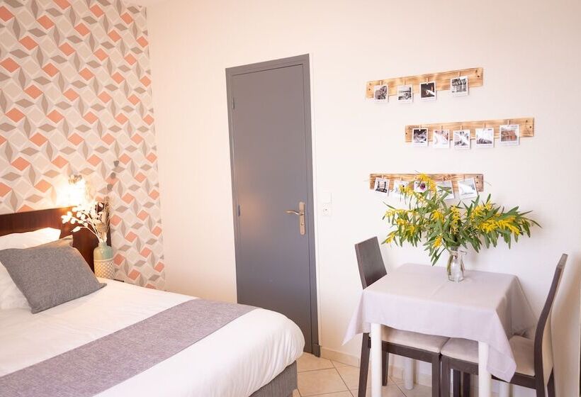 غرفة قياسية, Et Appartements Reine D Azur