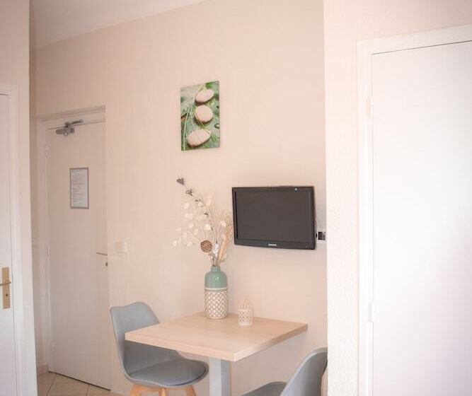 غرفة قياسية, Et Appartements Reine D Azur