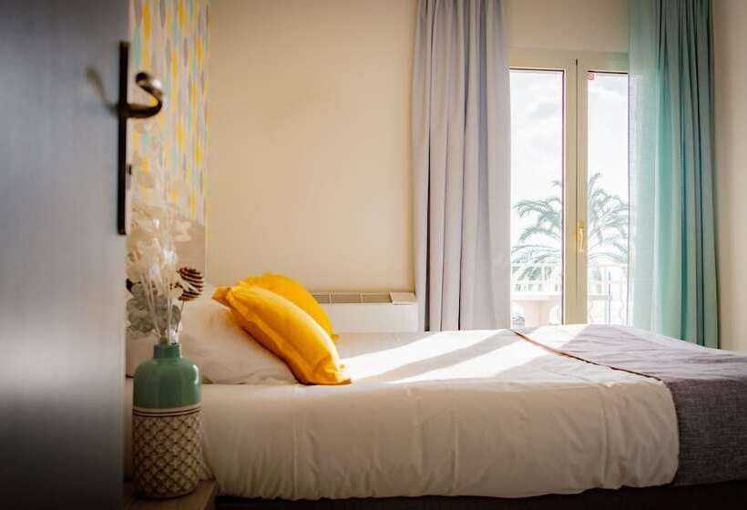 غرفة كومفورت مطلة علي البحر, Et Appartements Reine D Azur