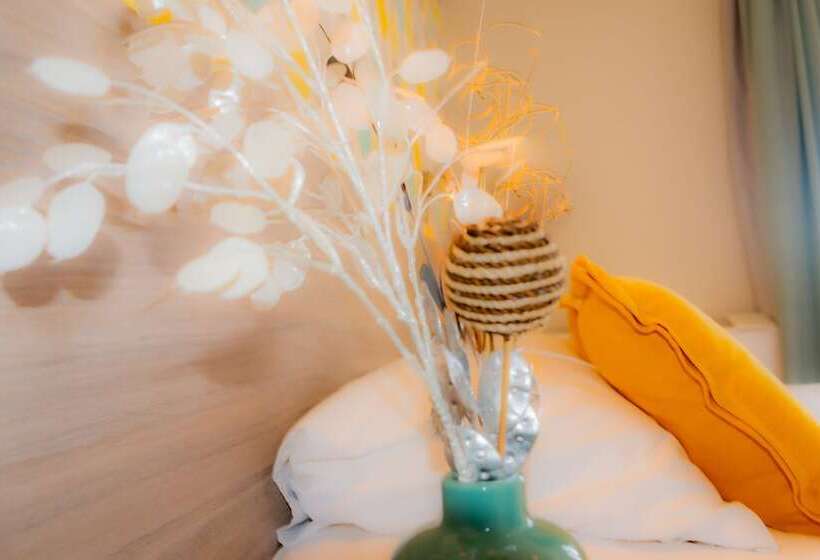 غرفة كومفورت مطلة علي البحر, Et Appartements Reine D Azur