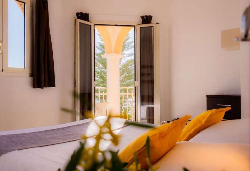 غرفة كومفورت مطلة علي البحر, Et Appartements Reine D Azur