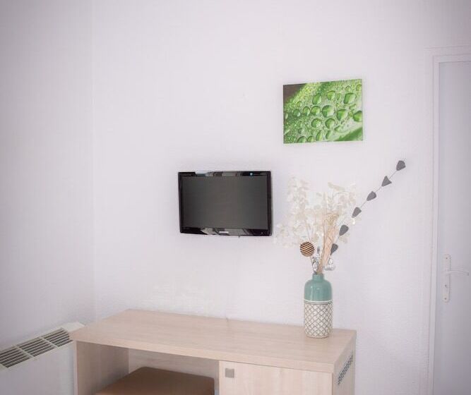 غرفة قياسية مزوَّدة بشُرفة, Et Appartements Reine D Azur