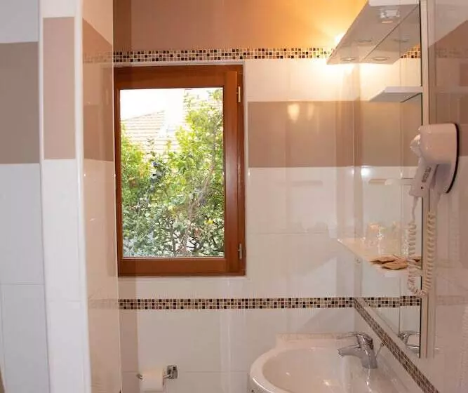 اتاق استاندارد با بالکن, Et Appartements Reine D Azur