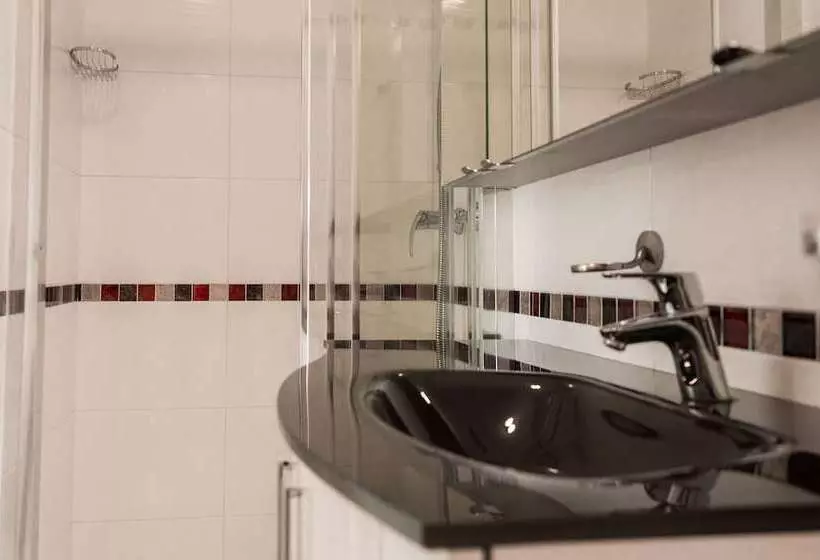 استودیو کامفورت, Et Appartements Reine D Azur