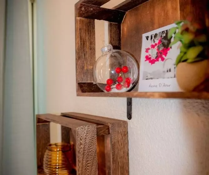 اتاق استاندارد با تراس و چشم‌انداز دریا, Et Appartements Reine D Azur