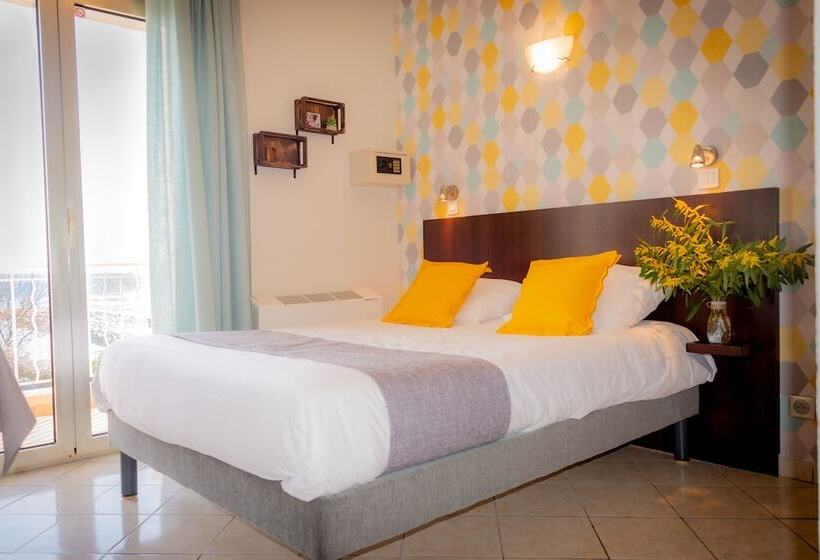 غرفة قياسية مطلّة علي البحر مزوَّدة بتراس, Et Appartements Reine D Azur