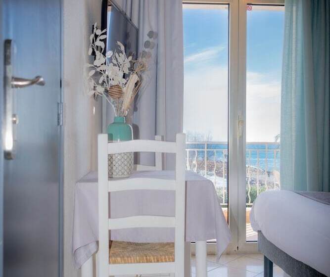 غرفة قياسية مطلّة علي البحر مزوَّدة بتراس, Et Appartements Reine D Azur