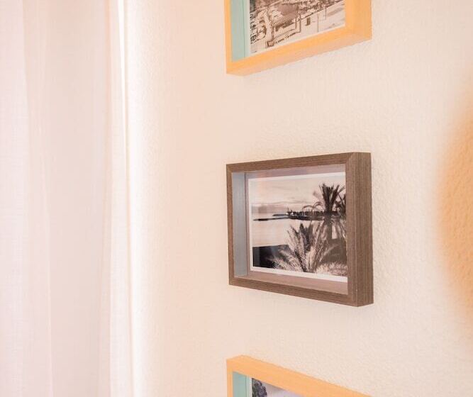 غرفة كومفورت إطلالة جانبية على البحر, Et Appartements Reine D Azur