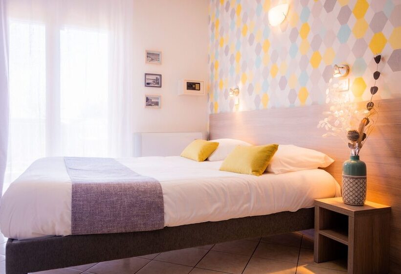 غرفة كومفورت إطلالة جانبية على البحر, Et Appartements Reine D Azur