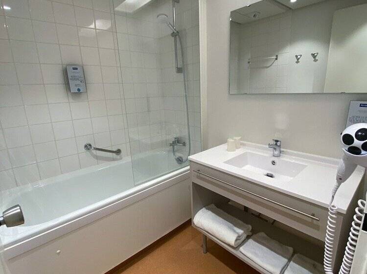 غرفة قياسية, Kyriad Montchanin Le Creusot