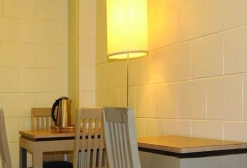 سوییت خانوادگی, Peninsula International