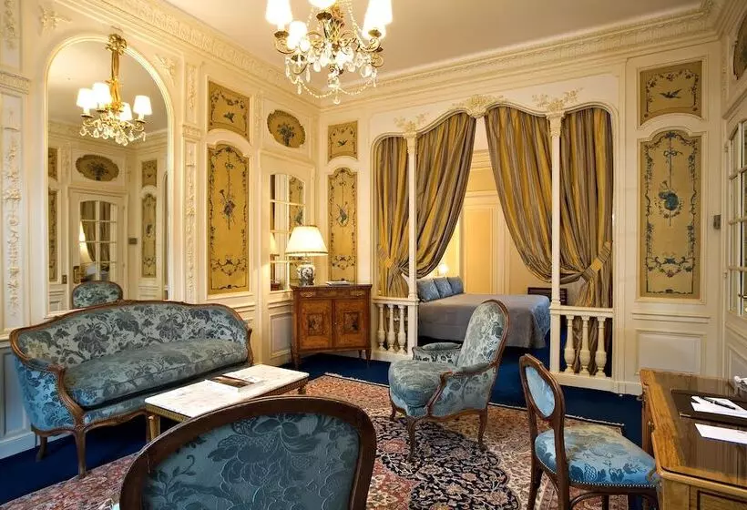 Junior Suite, Raphael