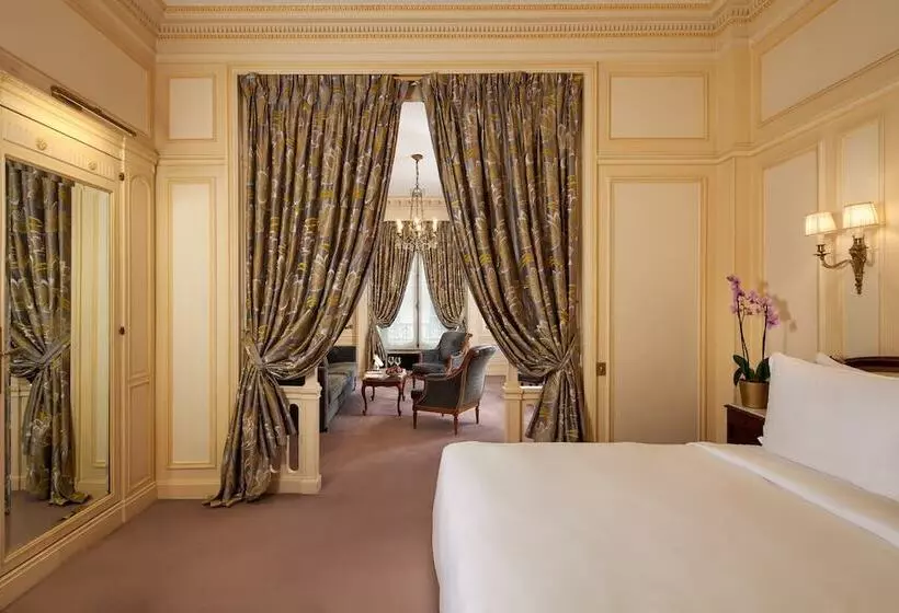 Junior Suite, Raphael