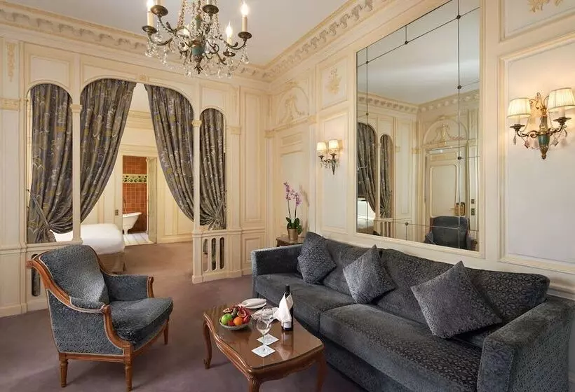 Junior Suite, Raphael