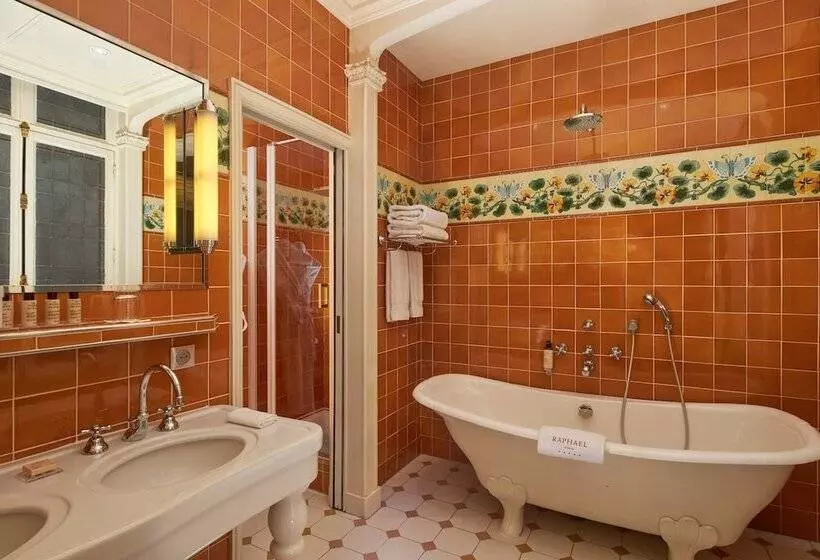 Junior Suite, Raphael