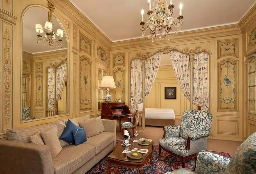 Junior Suite, Raphael
