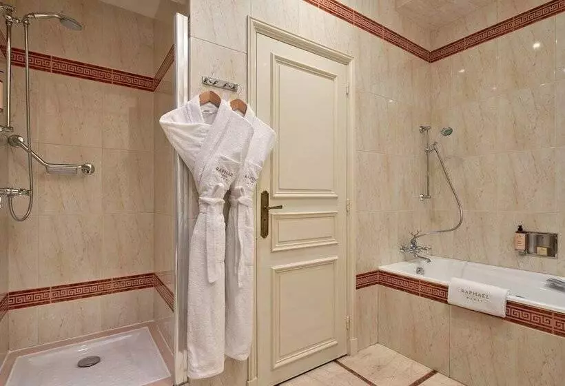 Suite, Raphael