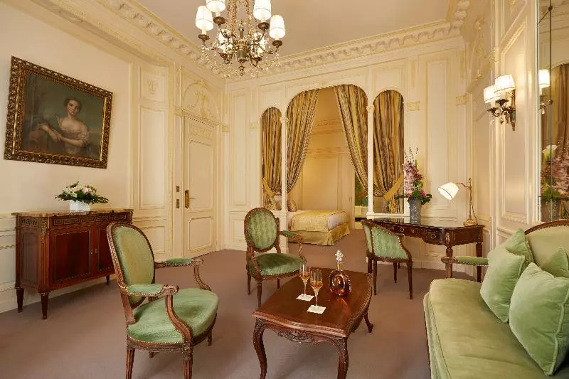 Junior Suite Deluxe, Raphael