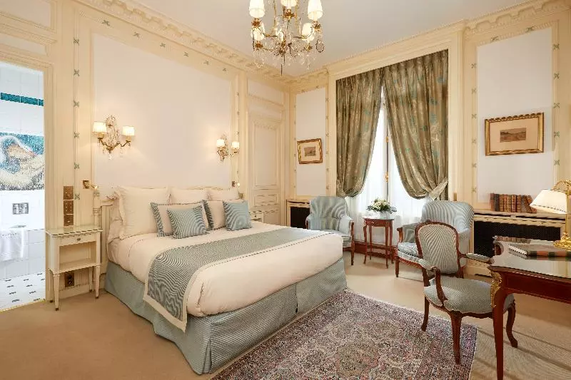 Habitación Superior, Raphael