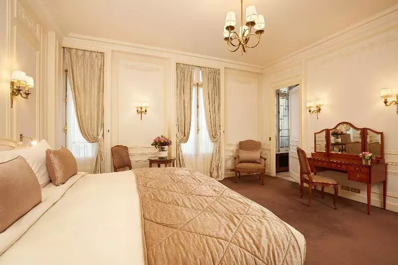 Habitación Superior, Raphael