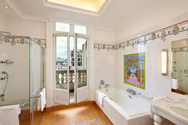 Habitación Deluxe, Raphael