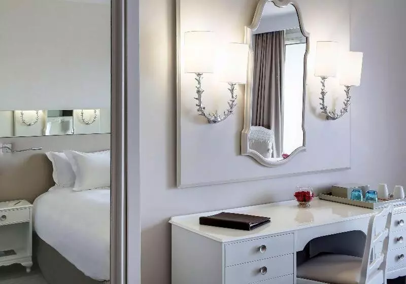 اتاق سوپریور با چشم‌انداز دریا, Sofitel Golfe D Ajaccio Thalassa Sea & Spa