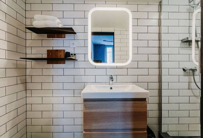 舒适型房间, Taggat