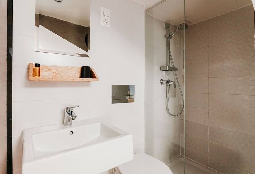 单人经济间, Taggat