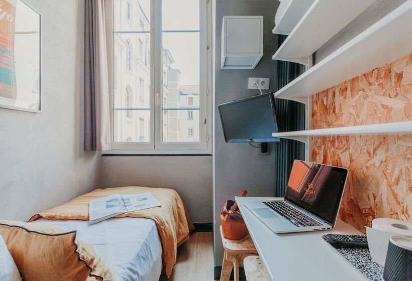 单人经济间, Taggat