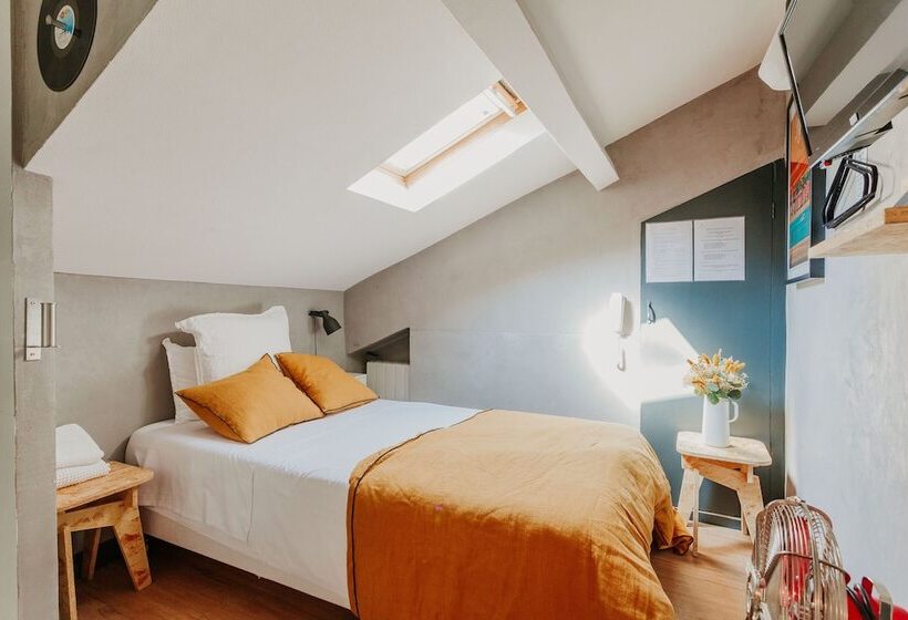 单人经济间, Taggat