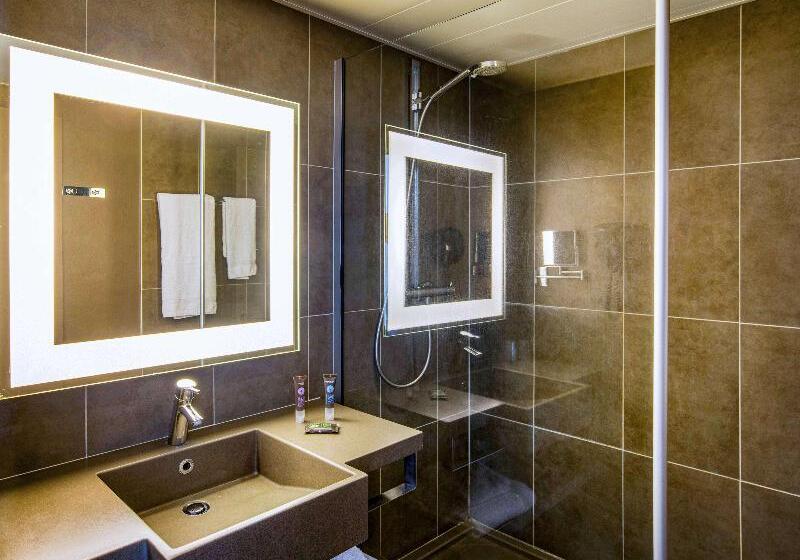 اتاق کلاسیک با چشمانداز استخر, Novotel Le Mans