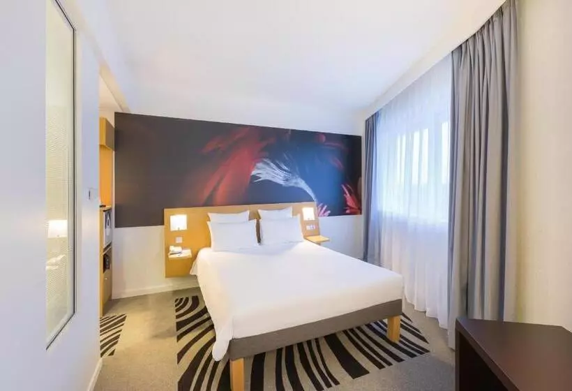 اتاق خانوادگی تودرتو, Novotel Poitiers Site Du Futuroscope