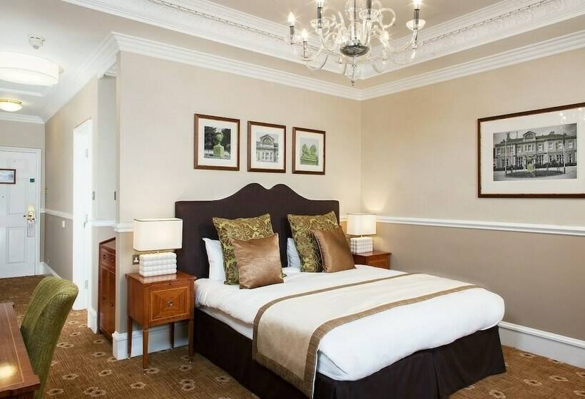Chambre Executive, Down Hall