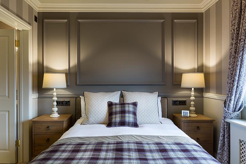 غرفة قياسية, Down Hall