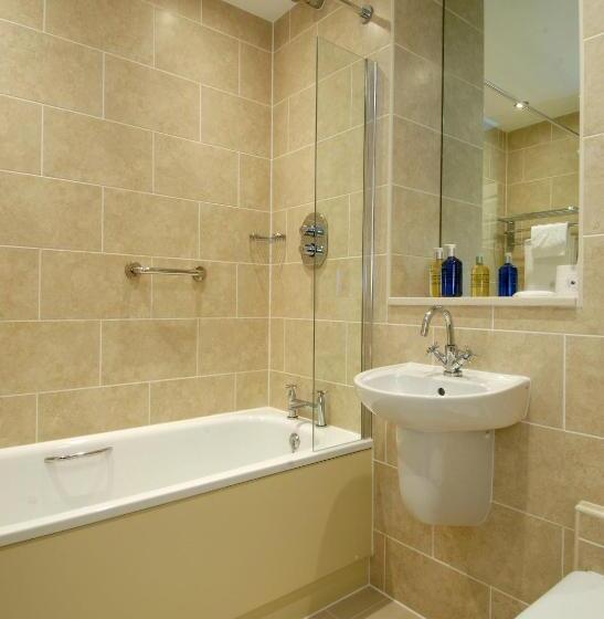 スタンダードルーム, Grovefield House