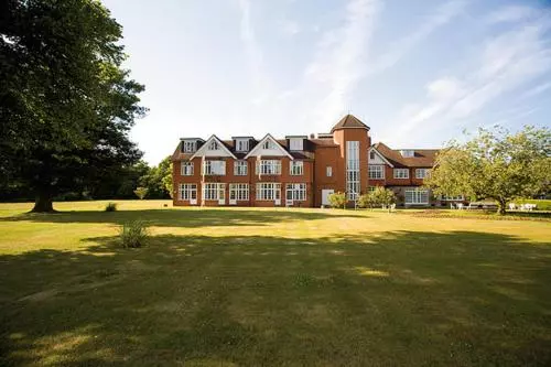 デラックスルーム, Grovefield House